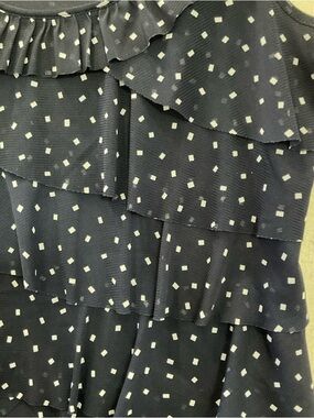 Denver Hayes navyblue ruffle- tiered  sleeveless blouse – size small A+ plus